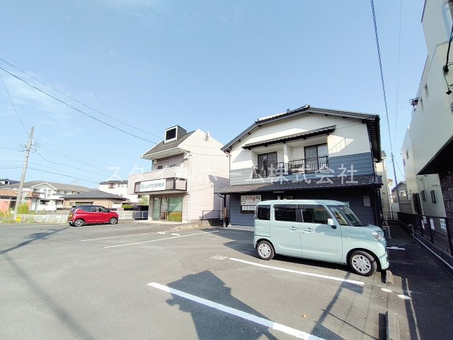 ネヴァーハウスの駐車場