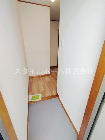 ネヴァーハウスの玄関