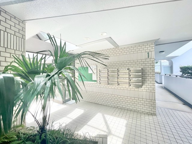【ロビー】 | モンテベルデ古江台 | こちらのサイトに掲載されている全ての物件が、当社にてご紹介可能です！気になる物件がありましたら、弊社スタッフまでお気軽にお問合せ下さいませ。