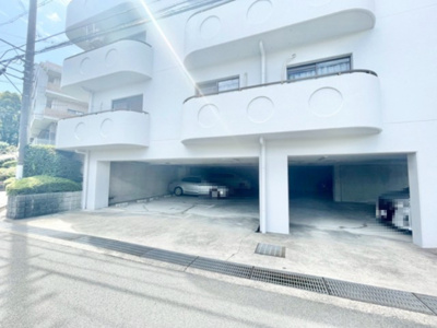 【駐車場】 | モンテベルデ古江台 | サイトに掲載されていない箇所の写真、撮影してお届けさせて頂きます！気になる物件で、見たい部分の画像が無い場合は、弊社スタッフまでご連絡下さいませ。お客様の気になる箇所を、カメラにて撮影して参ります！