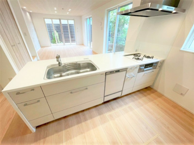 【キッチン】 | 【仲介手数料３１０万円が無料！！】■ＬＤＫ２１帖＋ウッドデッキテラス■１０４平米 | 【仲介手数料３１０万円が無料！！】
■ＬＤＫ２１帖＋広々テラス
■４ＬＤＫ＋車庫
■延床１０４平米
■高断熱住宅
■省エネ性能ラベル
■内覧可能