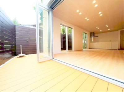 【バルコニー】 | 【仲介手数料３１０万円が無料！！】■ＬＤＫ２１帖＋ウッドデッキテラス■１０４平米 | 【仲介手数料３１０万円が無料！！】
■ＬＤＫ２１帖＋広々テラス
■４ＬＤＫ＋車庫
■延床１０４平米
■高断熱住宅
■省エネ性能ラベル
■内覧可能