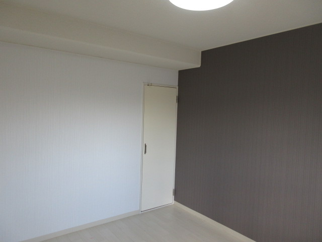 コンフォートKUSAKAの洋室