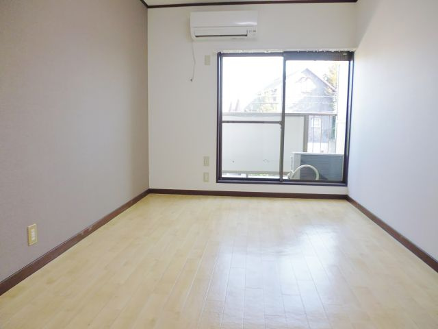 シャンポール藤井の洋室