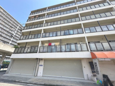 【外観】 | 朝日プラザ堺 | 駐輪場に屋根があるので、雨の日に自転車が濡れにくく嬉しいですね♪