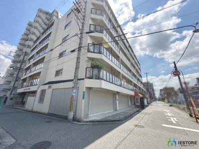 【外観】 | 朝日プラザ堺 | クローゼットありますよ！収納場所に困らず綺麗な室内を保てますね♪