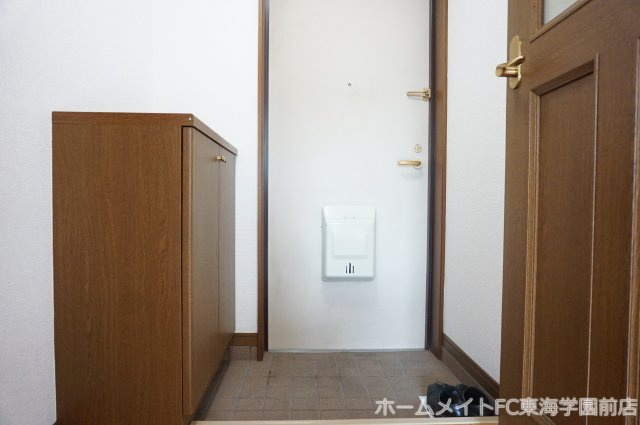 パルテノン壱番館の玄関