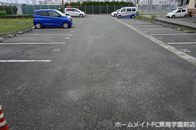 パルテノン壱番館の駐車場