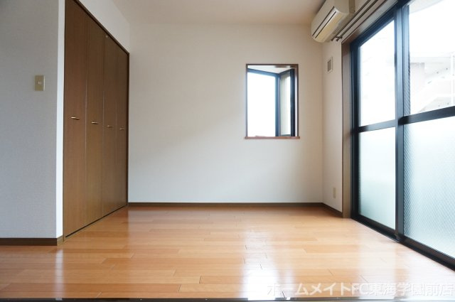 パルテノン壱番館の居間・リビング