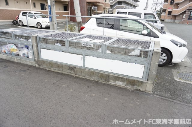 パルテノン壱番館の駐車場