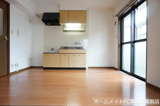 パルテノン壱番館の居間・リビング