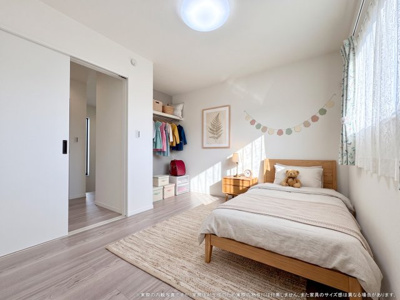 【子供部屋】 | 【洋室　CG家具設置イメージ】
※画像に含まれる家具家電はCGで作成されたイメージです。実際の物件には付帯しません。