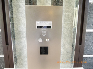 【その他共用部分】 | オートロックの入口には、管理員さんのお部屋があり防犯面も安心のマンション