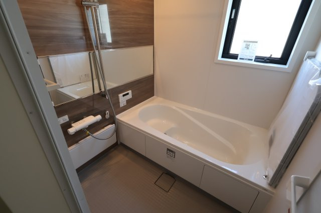 《仲介手数料無料》緑区太田窪１丁目12-18(2号棟)新築一戸建てリガーレの浴室|2025年9月26日 12:50 晴れ