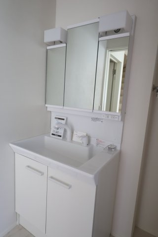 《仲介手数料無料》緑区太田窪１丁目12-18(2号棟)新築一戸建てリガーレの独立洗面台|2025年9月26日 12:50 晴れ