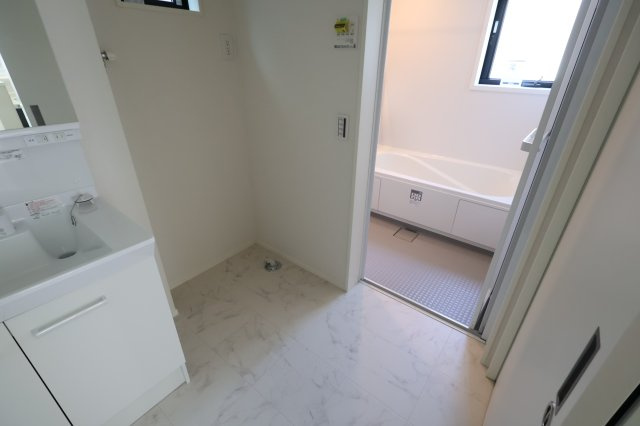 《仲介手数料無料》緑区太田窪１丁目12-18(2号棟)新築一戸建てリガーレのランドリースペース|2025年9月26日 12:50 晴れ