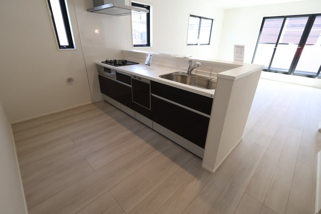 《仲介手数料無料》緑区太田窪１丁目12-18(2号棟)新築一戸建てリガーレのキッチン|2025年9月26日 12:50 晴れ