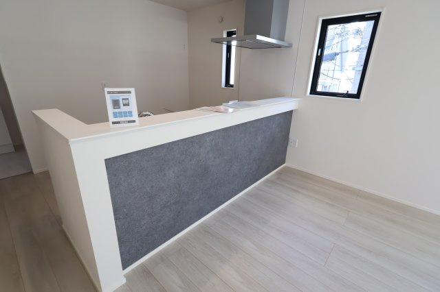 《仲介手数料無料》緑区太田窪１丁目12-18(2号棟)新築一戸建てリガーレのキッチン|2025年9月26日 12:50 晴れ