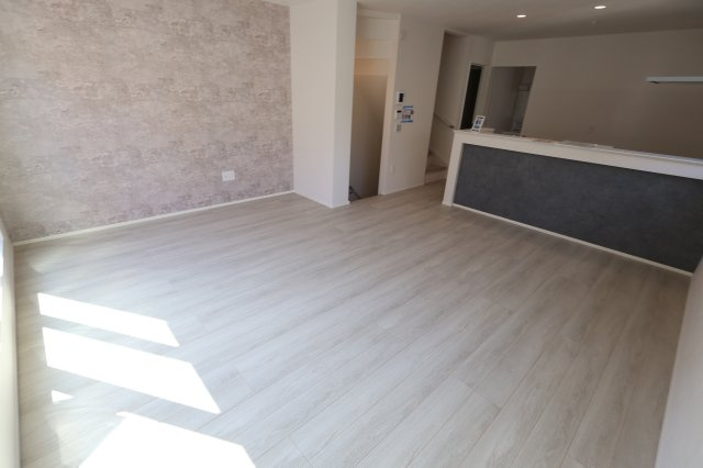 《仲介手数料無料》緑区太田窪１丁目12-18(2号棟)新築一戸建てリガーレの居間・リビング|2025年9月26日 12:50 晴れ