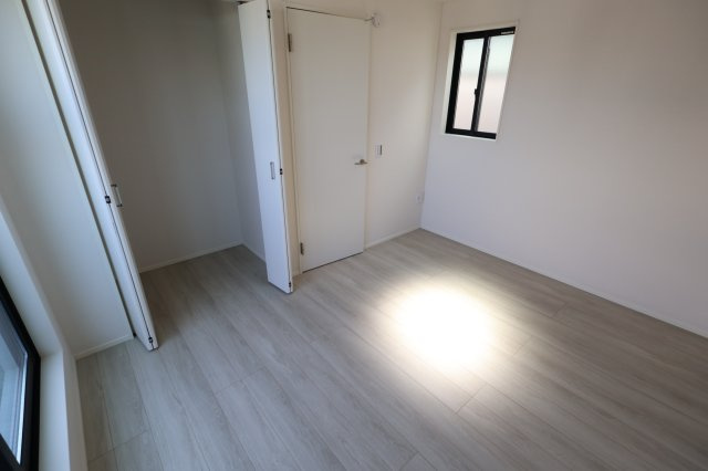 《仲介手数料無料》緑区太田窪１丁目12-18(2号棟)新築一戸建てリガーレの洋室|2025年9月26日 12:50 晴れ