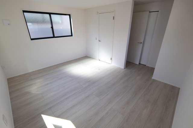 《仲介手数料無料》緑区太田窪１丁目12-18(2号棟)新築一戸建てリガーレの洋室|2025年9月26日 12:50 晴れ