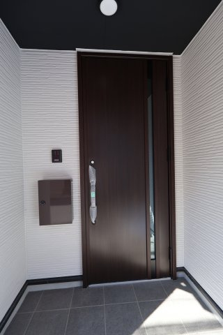 《仲介手数料無料》緑区太田窪１丁目12-18(2号棟)新築一戸建てリガーレの玄関|2025年9月26日 12:50 晴れ