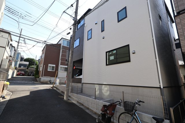 《仲介手数料無料》緑区太田窪１丁目12-18(2号棟)新築一戸建てリガーレの外観|2025年9月26日 12:50 晴れ