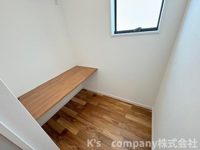◎茅ヶ崎市浜須賀　新築戸建　３号棟の内装|フリーデスク付き☆ランドリースペースやリモートワークなどにもご利用いただけます♪