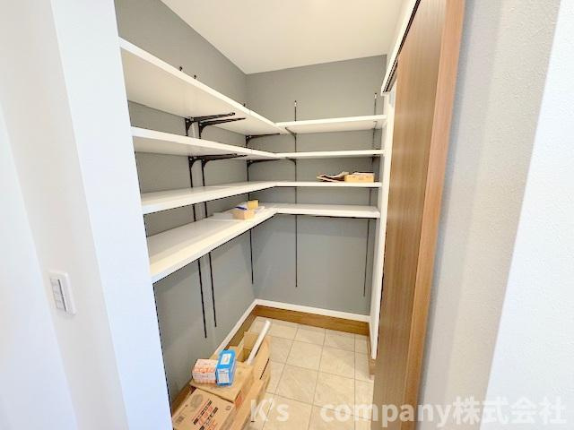 ◎茅ヶ崎市浜須賀　新築戸建　３号棟の収納|仕切り棚付きの収納スペース◇