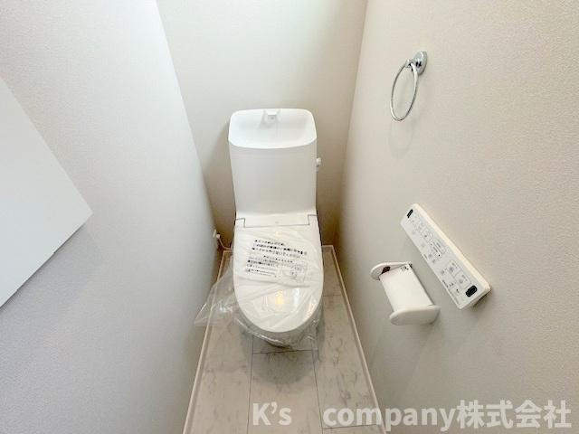 ◎茅ヶ崎市浜須賀　新築戸建　３号棟のトイレ|白を基調とした清潔感のあるトイレ◇