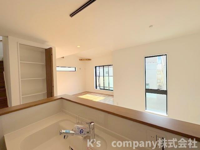 ◎茅ヶ崎市浜須賀　新築戸建　３号棟の居間・リビング|キッチン側から見たリビングスペース◇