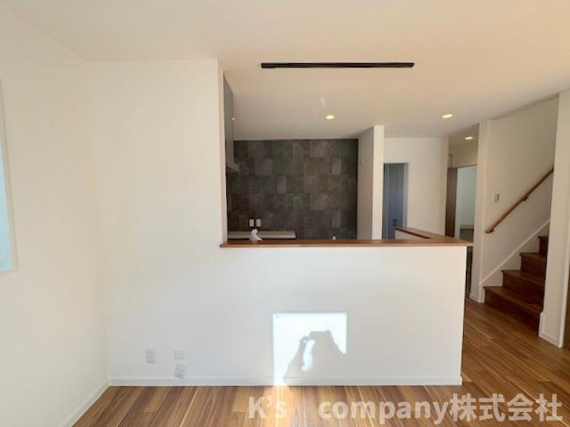 ◎茅ヶ崎市浜須賀　新築戸建　３号棟のキッチン|リビングにいるご家族を感じながらお料理ができるカウンターキッチン☆