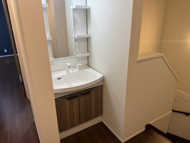 藤枝市　瀬戸新屋　新築住宅　5LDKの独立洗面台