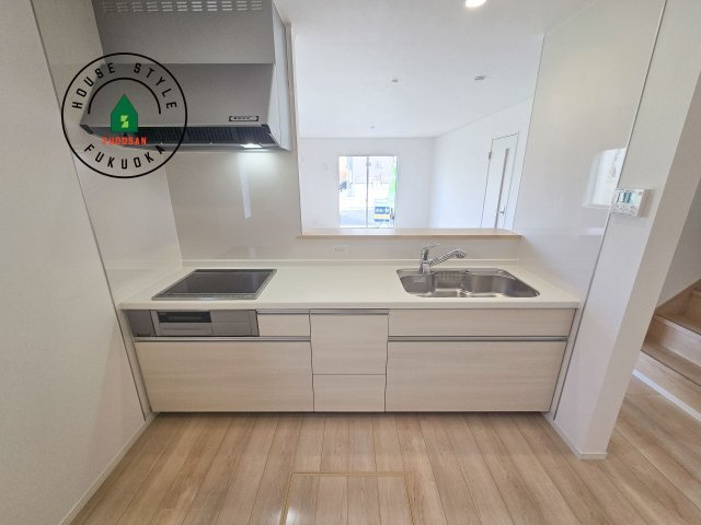 福岡市早良区重留1丁目第7-1棟(１号棟)のキッチン|忙しい朝でも家族揃って食事をしたいゆとりあるダイニングスペース。