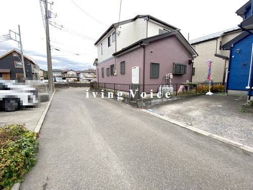 【仲介手数料０円】藤沢市亀井野　中古一戸建ての前面道路含む現地写真|藤沢市亀井野　中古一戸建て