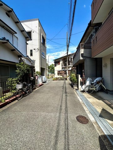 吹田市原町４丁目　中古戸建の前面道路含む現地写真