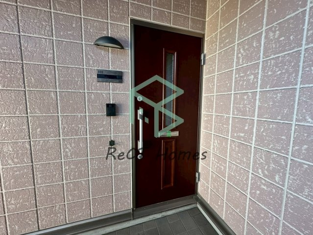 コンフォート加茂の玄関