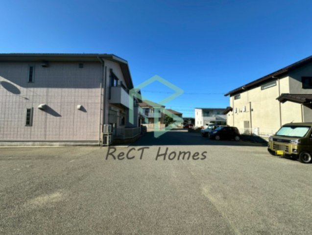 コンフォート加茂の駐車場