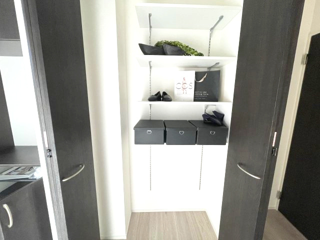 西区井口１丁目　№36136の収納|玄関横クローゼット