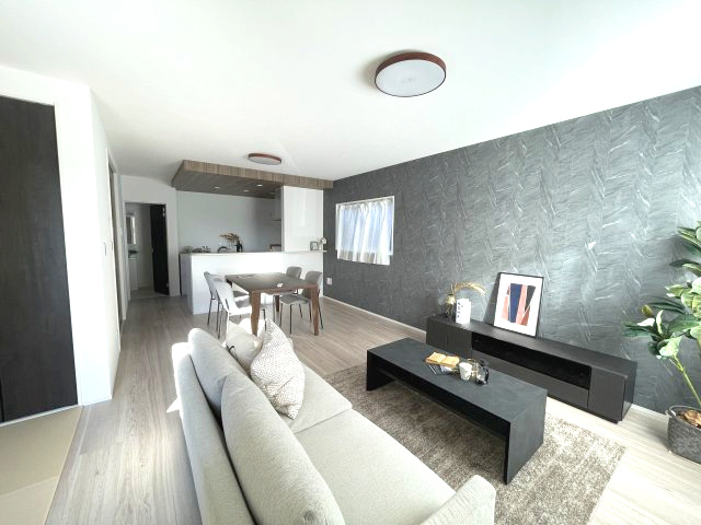 西区井口１丁目　№36136の居間・リビング|ＬＤＫ17.75帖
ダイニングテーブルやソファを
置いてもゆとりがあります。