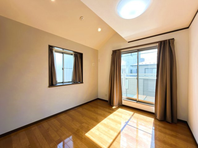 市川３丁目の洋室