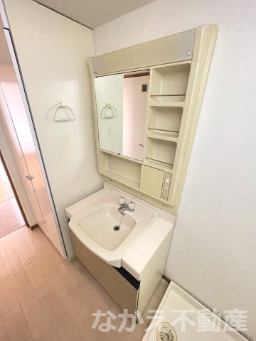 【洗面所】 | 脱衣スペースもあります