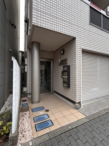 フラッツ白山のエントランス