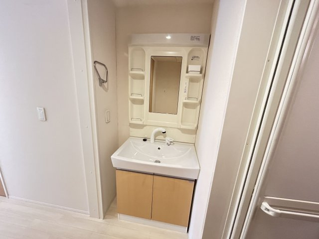 【独立洗面台】 | レジェンドⅡ | ＊別部屋の写真です