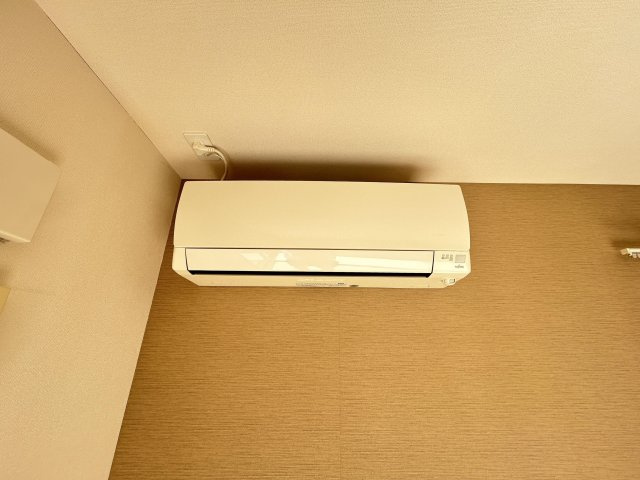 【設備】 | レジェンドⅡ | エアコン一台サービス品となっております。＊別部屋の写真です