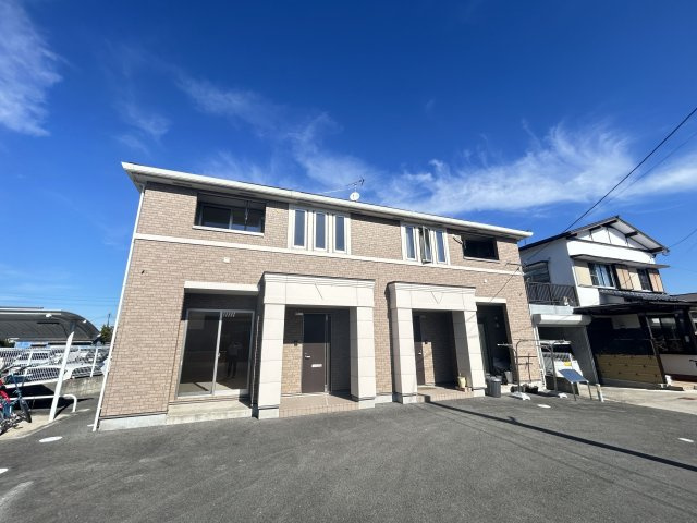 【外観】 | レジェンドⅡ | 周りに大きな建物がなく、日当たり良好です！