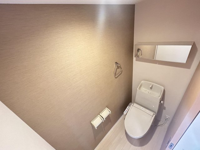 【トイレ】 | レジェンドⅡ | 温水洗浄便座はサービス品となっております。＊別部屋の写真です