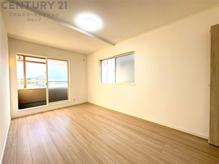 創造性や成長を促す遊びの空間を提供。学習や趣味に集中できる環境を整えます。個別のプライベートスペースは自己表現と自立心を育み、心地よい睡眠環境を整えリラックスできる場所を提供。