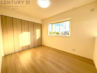 リラックスできるプライベート空間で、快適な睡眠をサポート。個人の好みに合わせたインテリアや寝具で心地良さを追求。プライベートな時間を過ごし、リフレッシュする場所におすすめです。