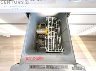 手洗いに比べて時間や労力を節約できることです。また、高温のお湯で洗浄されるため、雑菌や細菌を殺菌する効果もあります。さらに、乾燥機能があるため、手で拭く手間も省け衛生的に保管できます。